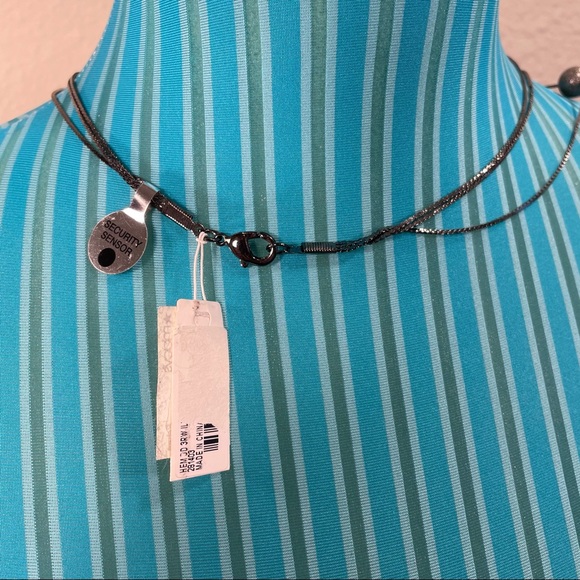 New with tags layered necklace with clasp - Picture 6 of 8